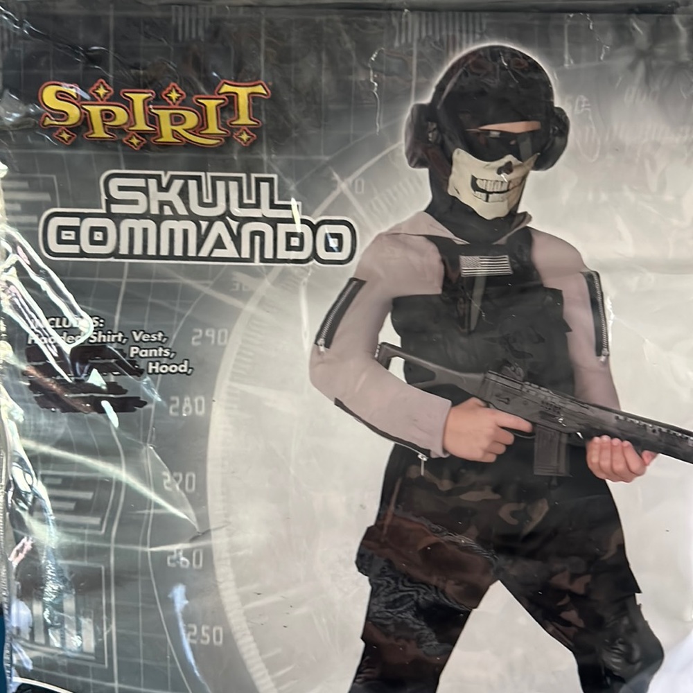 Skull Comando child costume Size Medium (8/10)
